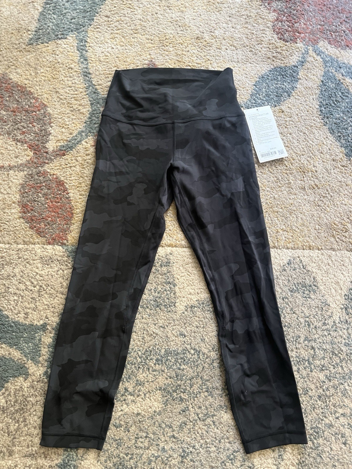 NWT Women’s Lululemon Cropped Camouflage Leggings Sz 6