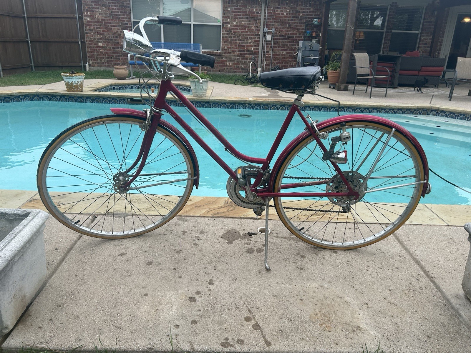 Vintage 1972 Schwinn Suburban Woman\'s Bicycle 27” 10 Speed Red