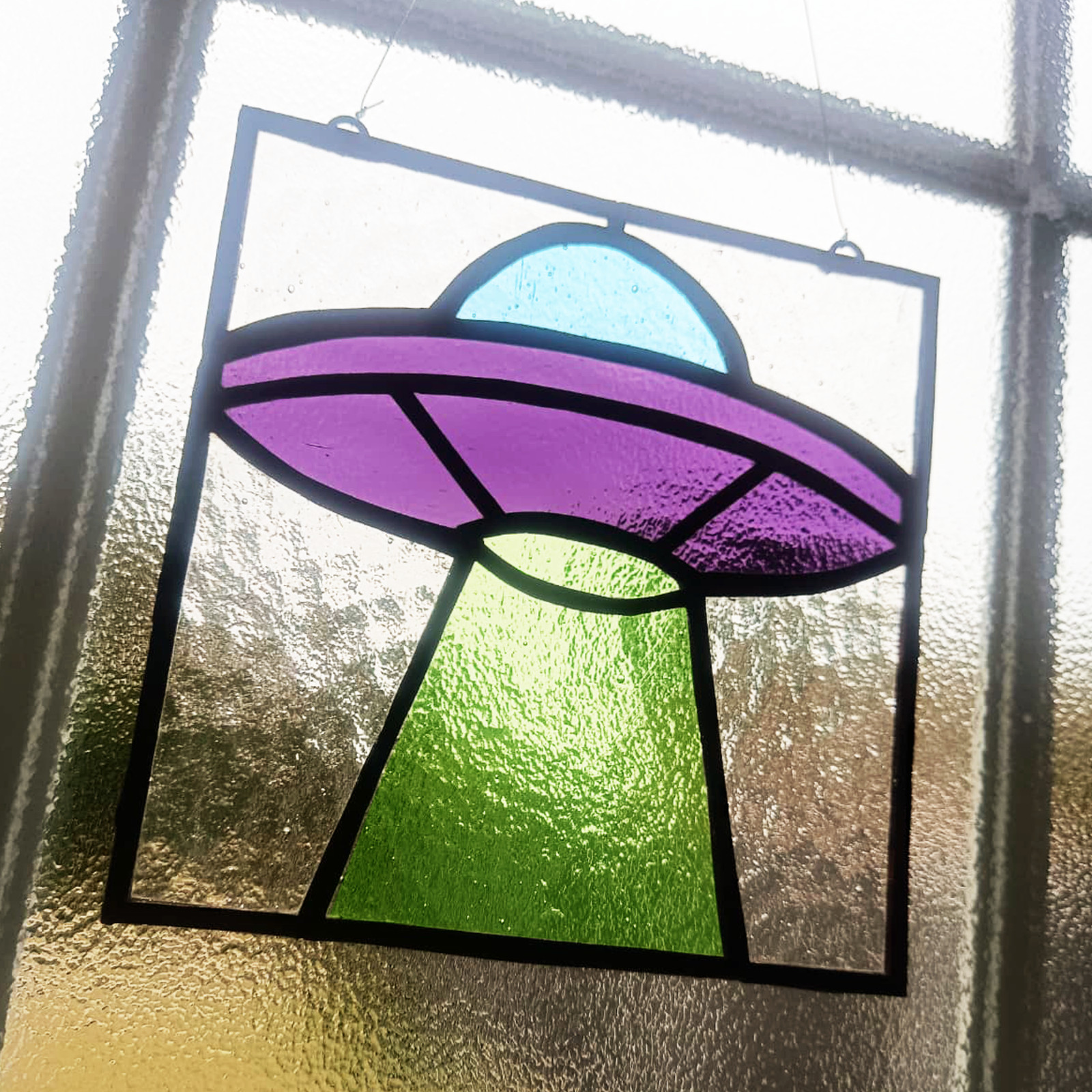 UFO Stained Glass Suncatcher – Alien Window Art – Handmade Sci-Fi Decor – Gift f