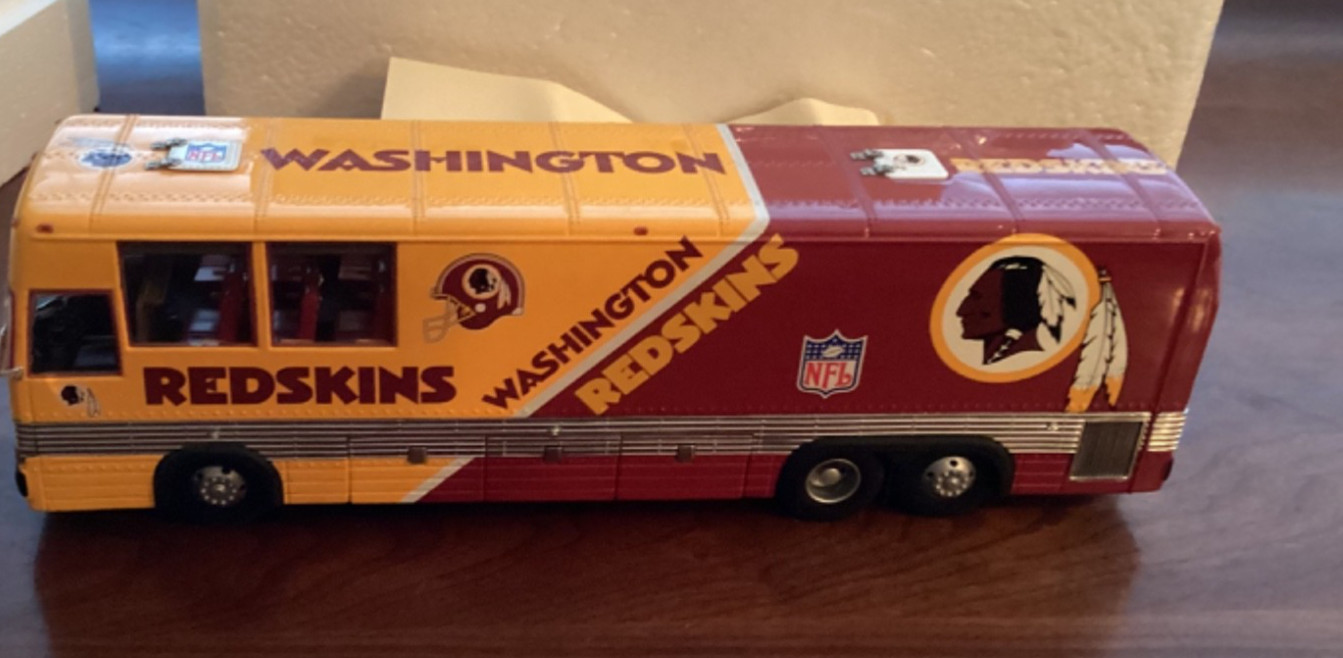 WASHINGTON REDSKIND TEAM BUS. DANBURY MINT. NEW IN BOX WASHINGTON REDSKIND TEAM BUS. DANBURY MINT. NEW IN BOX