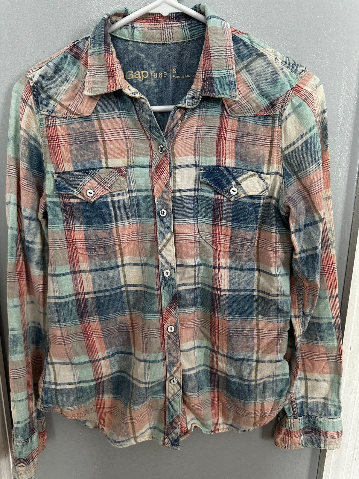 Gap 1969 Western Plaid Women\'s Button-Down Shirt, Pink and Blue Size Small