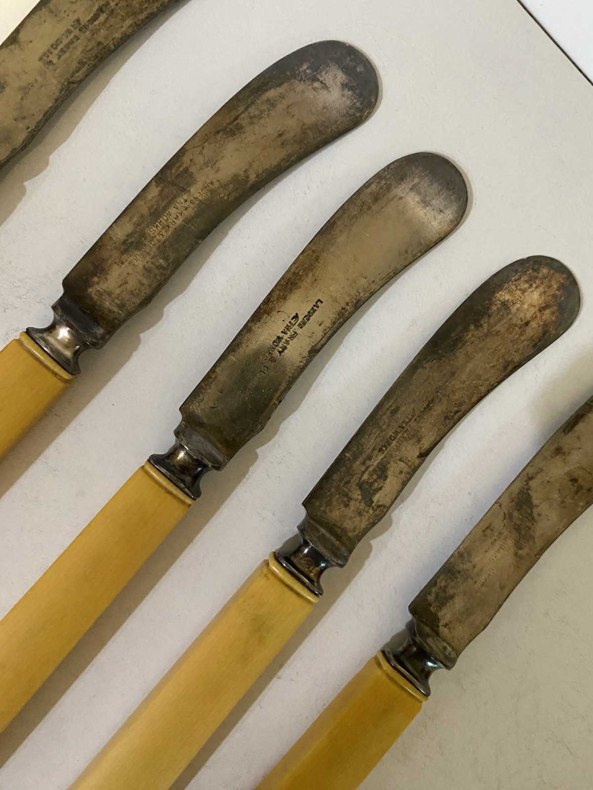 Antique Signed Landers Frary & Clark 5pc 7in Butter Knives Set Pyralin Handles Antique Signed Landers Frary & Clark 5pc 7in Butter Knives Set Pyralin Handles