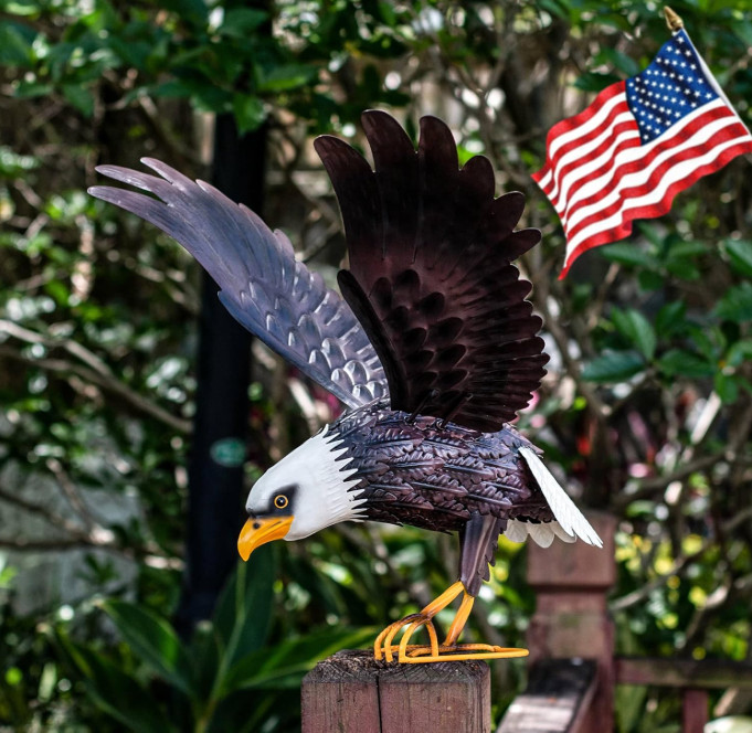 Metal Bald Eagle Outdoor Garden Statue Decor for Patio Yard Lawn, 17in Wide Gift