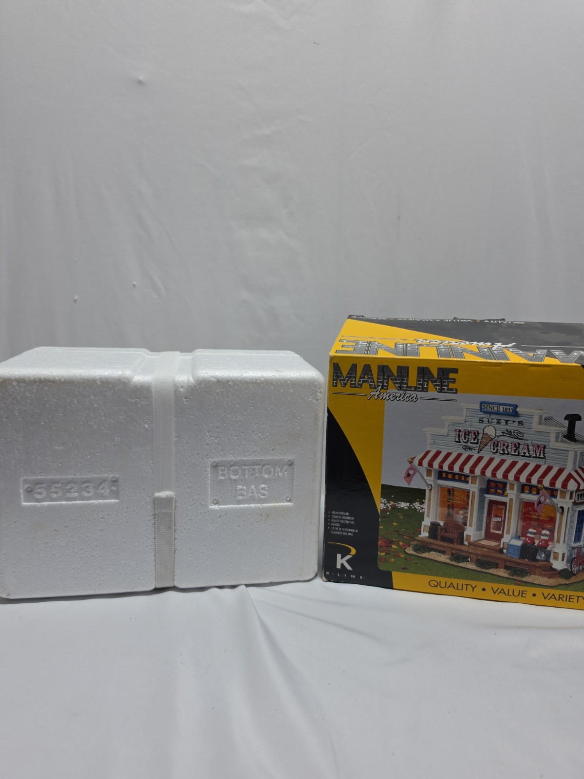 K-Kine Mainline America K-43042 Lemax Suzy's Ice Cream Shop Lighted w/Box 2005 K-Kine Mainline America K-43042 Lemax Suzy's Ice Cream Shop Lighted w/Box 2005