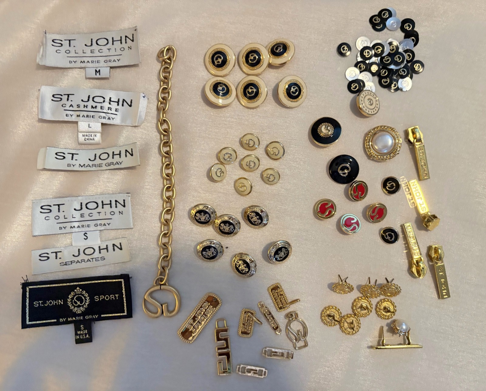 St John Buttons and St John Designer Pieces - Mixed Lot St John Buttons and St John Designer Pieces - Mixed Lot