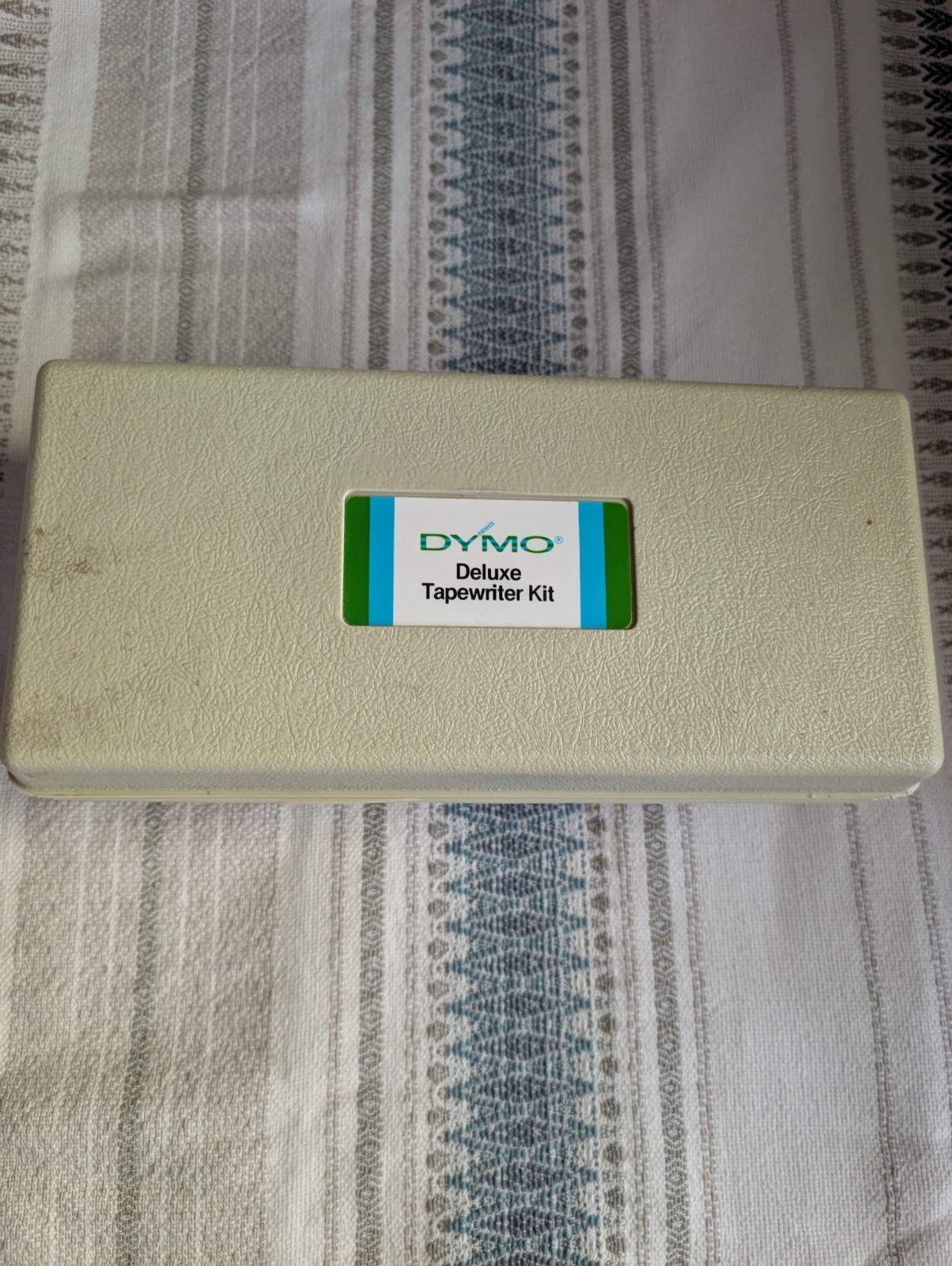 Vintage DYMO Deluxe Tapewriter Kit 1550 Label Maker Embosser Case Wheels Tape