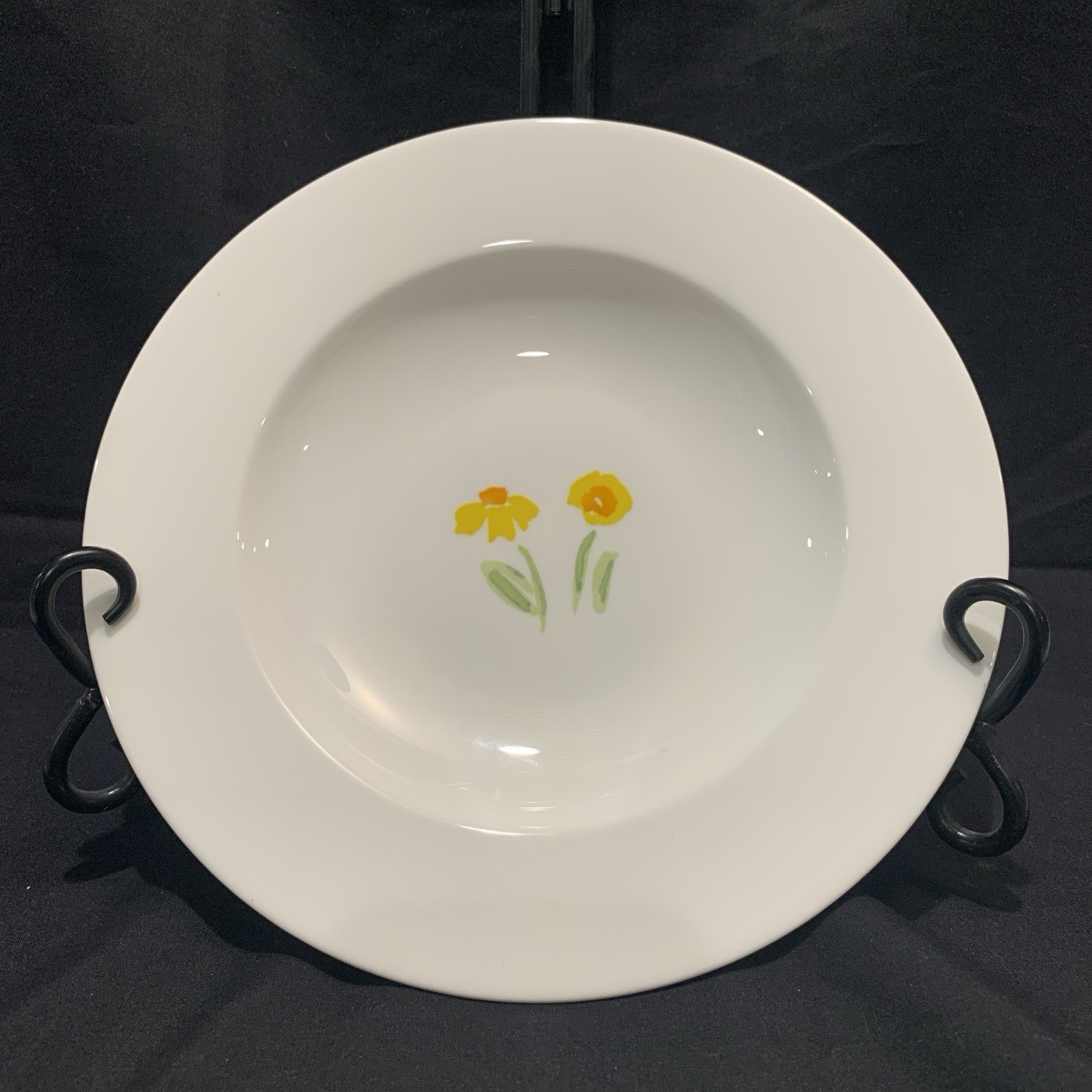 Lovely Crate & Barrel Anna’s Artistry 9.25” Large Rim Soup Bowl Bone China