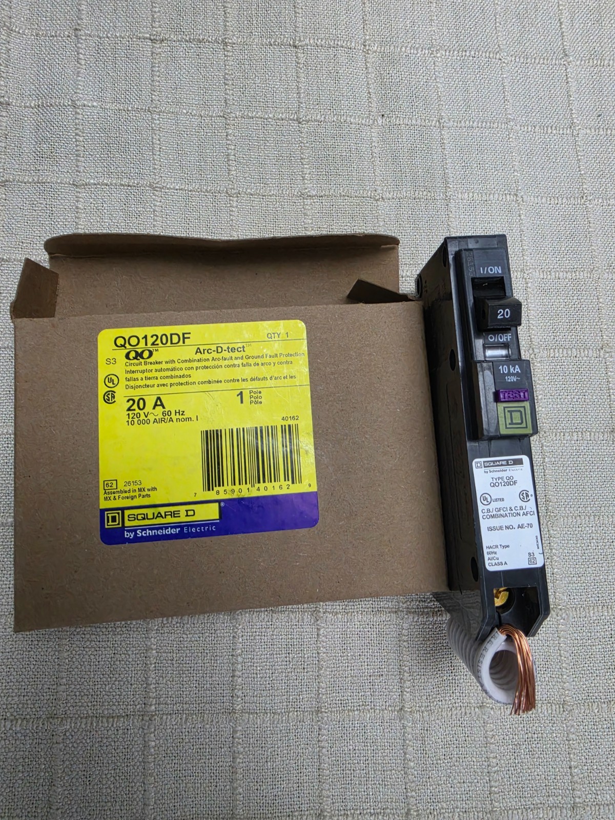 Square D QO120DF 120V 20A Combination Miniature Circuit Breaker