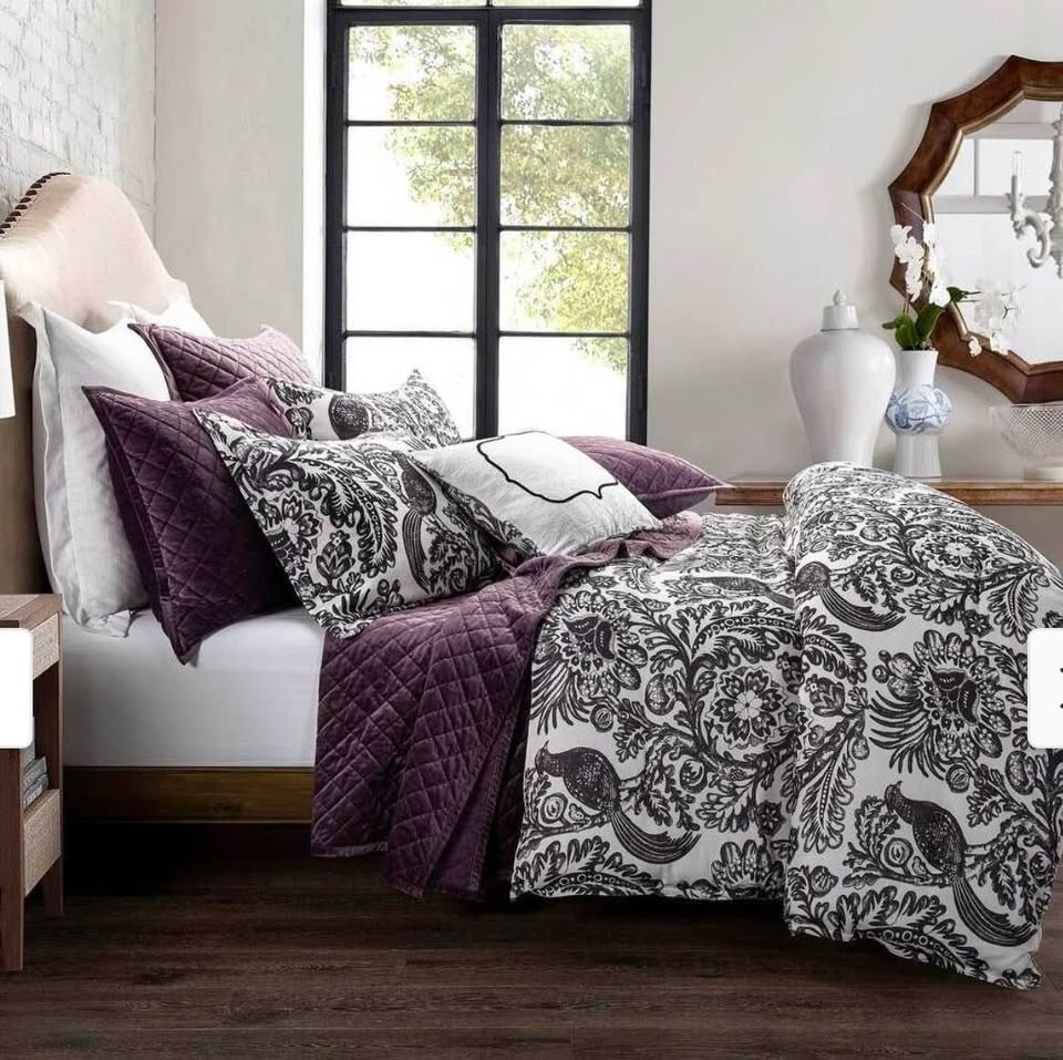 HiEnd Accents Augusta Black and White Botanical Toile Comforter Set MSRP: $315