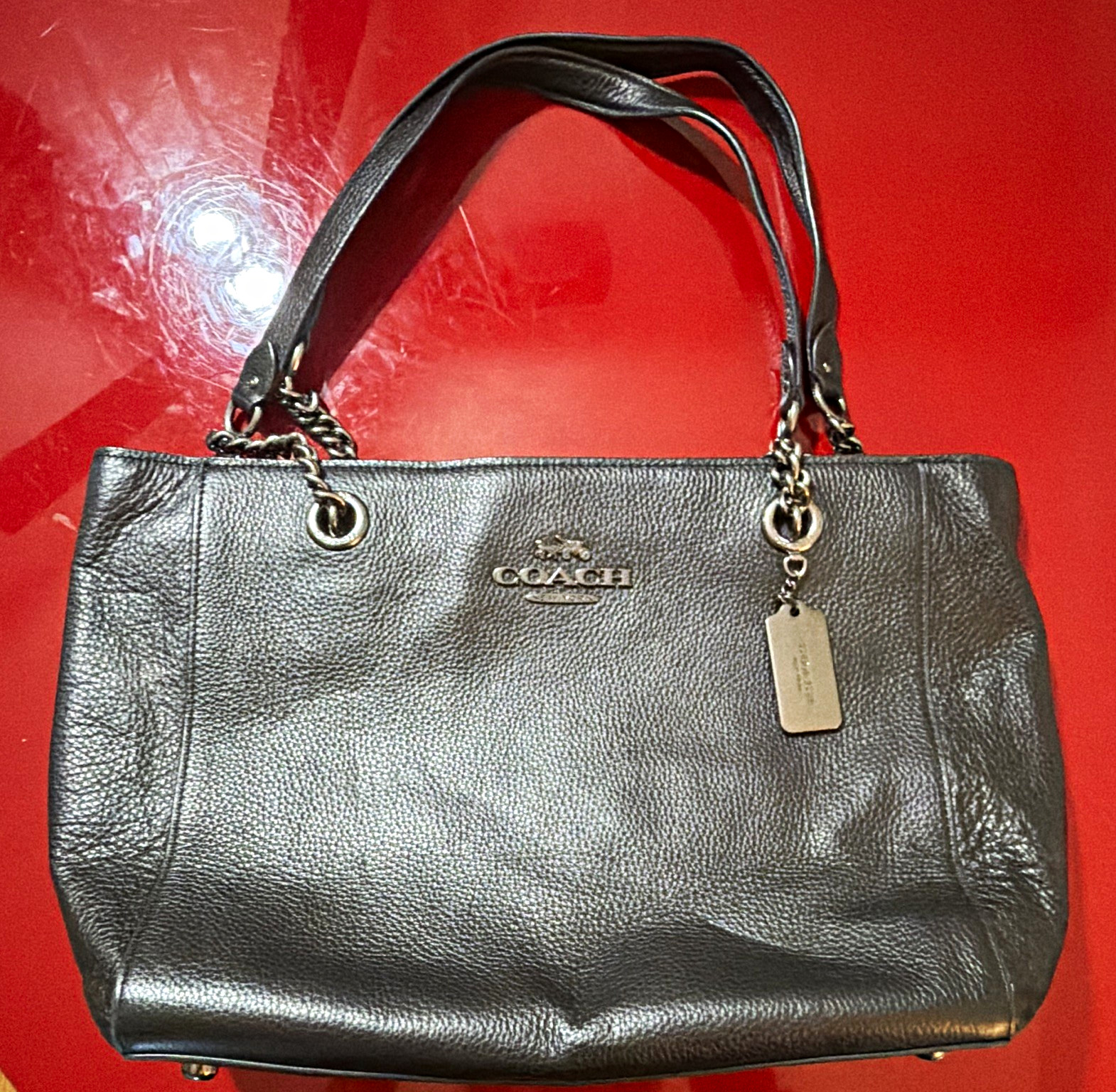 Coach Women\'s Black Tote Shoulder Bag Chain Strap Silver Hardware Inner Pockets Coach Women\'s Black Tote Shoulder Bag Chain Strap Silver Hardware Inner Pockets