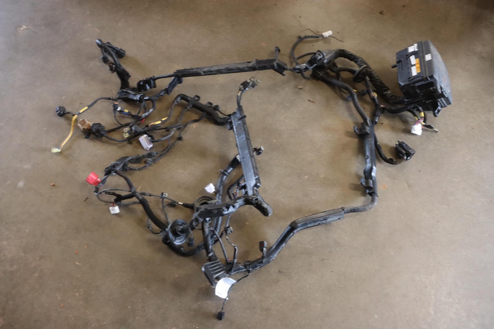 2017-2019 GENESIS G90 5.0L ENGINE BAY ROOM WIRE WIRING HARNESS & FUSE BOX OEM