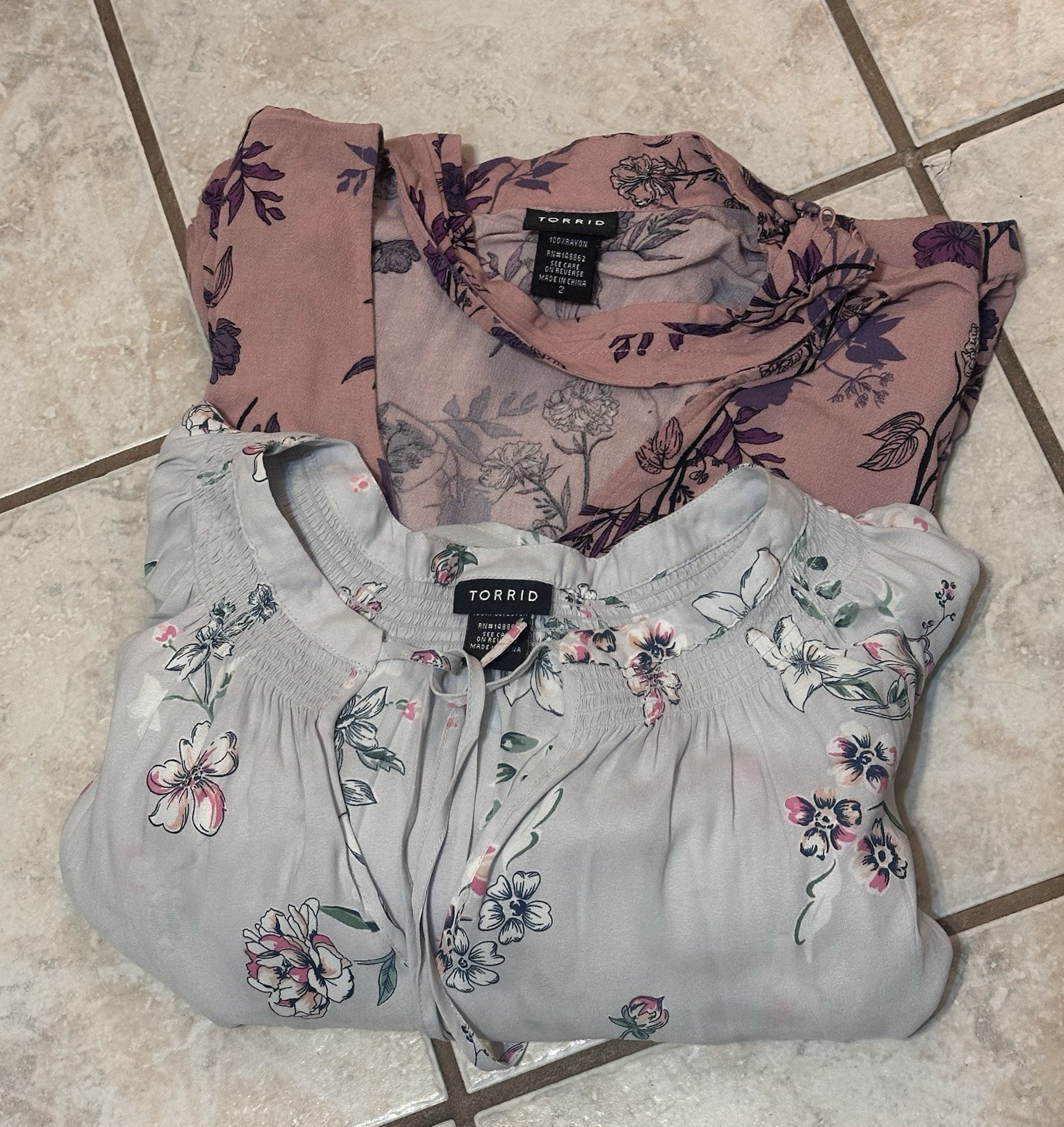 Torrid BUNDLE 2 Women Size 2 Crepe Tie Neck Floral/Chiffon Surplice Blouse