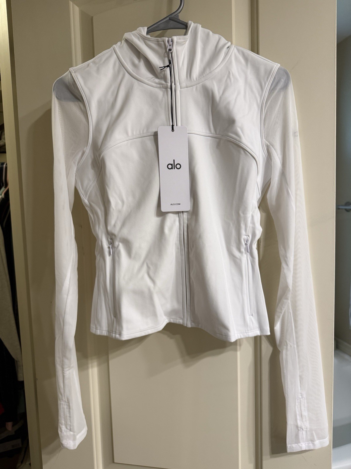NWT Alo Softsculpt Superset Full Zip Jacket White Size Medium NWT Alo Softsculpt Superset Full Zip Jacket White Size Medium