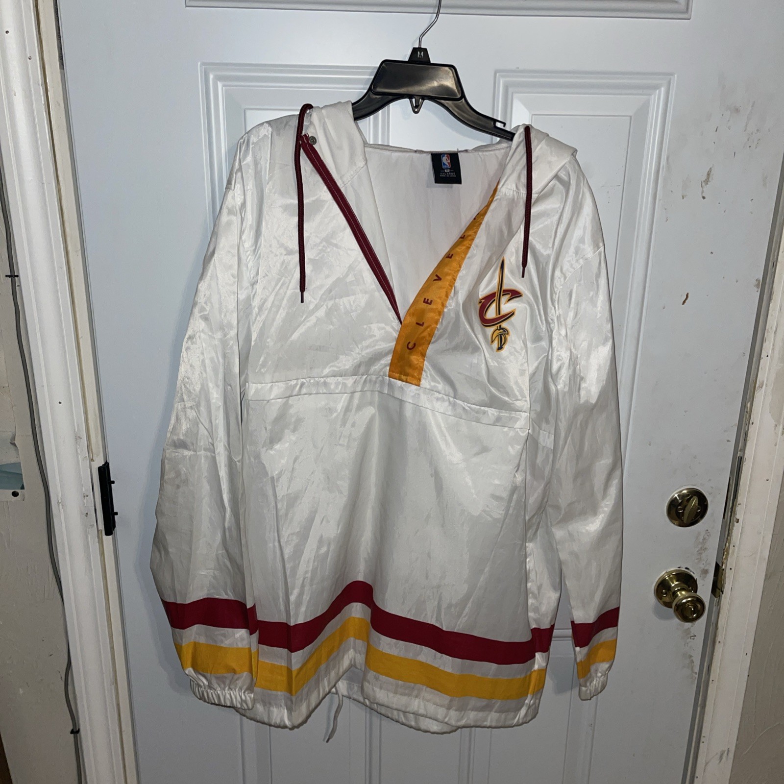 NBA Cleveland CAVS VINTAGE RARE Windbreaker Jacket Pullover Hoodie EUC 2XL NBA Cleveland CAVS VINTAGE RARE Windbreaker Jacket Pullover Hoodie EUC 2XL
