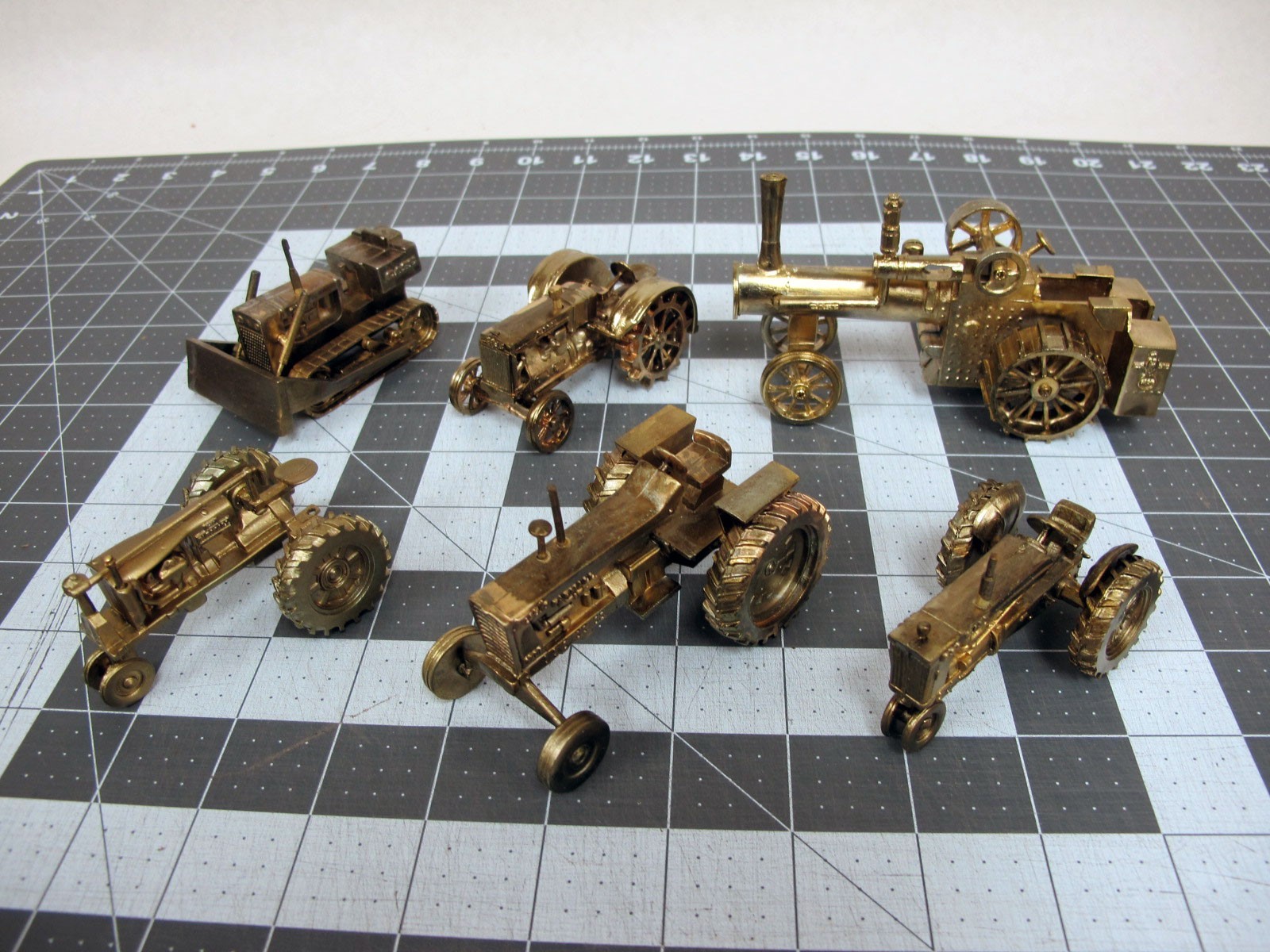 Case  IH Gold plated pewter tractor set of 6 SpecCast 1/43 International Farmall