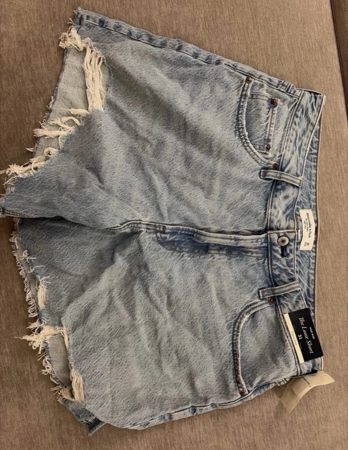 Abercrombie & Fitch Women’s Loose Jean Shorts Size 31 Abercrombie & Fitch Women’s Loose Jean Shorts Size 31