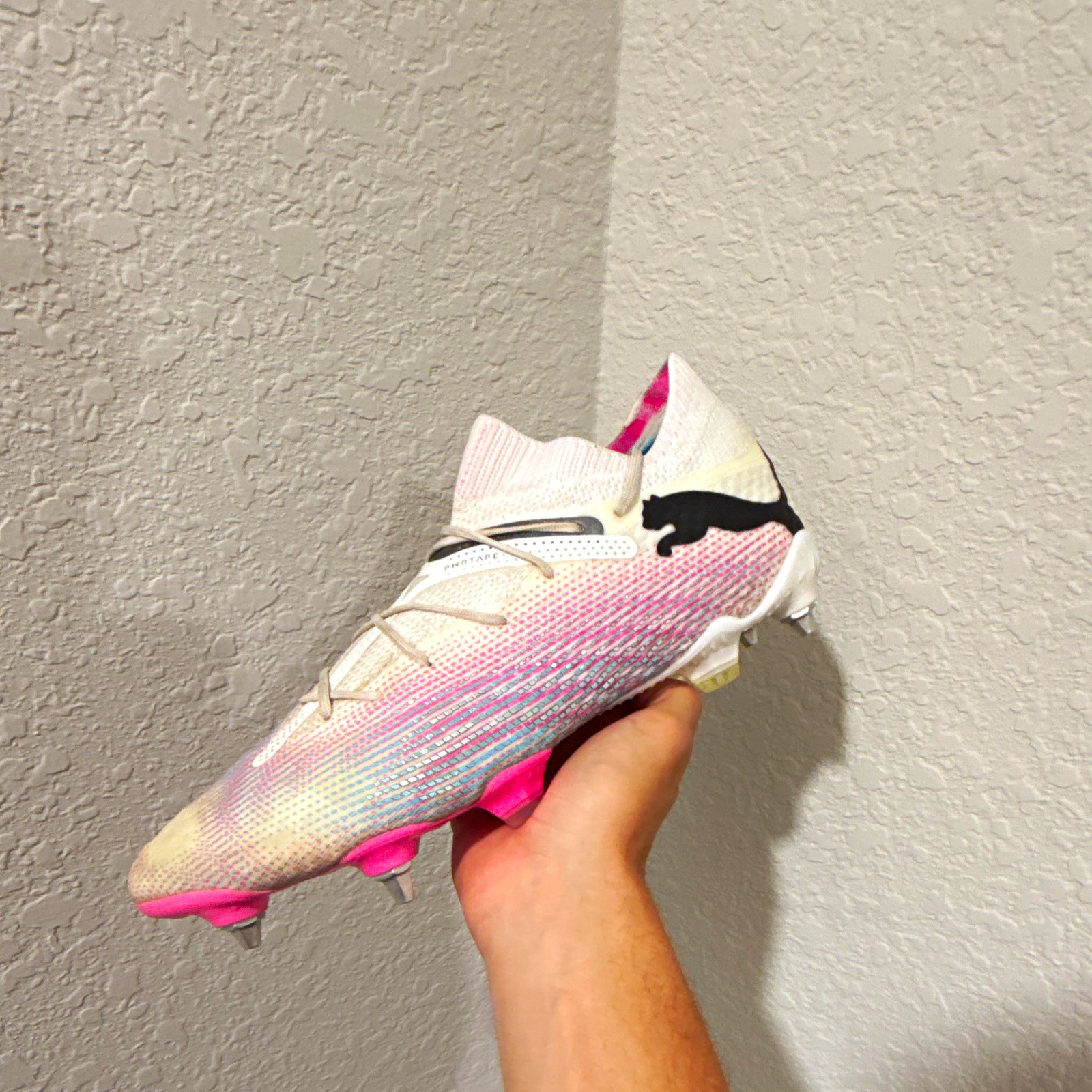 PUMA Future 7 Ultimate MxSG \'White Pink\' Men 107700-01 PUMA Future 7 Ultimate MxSG \'White Pink\' Men 107700-01