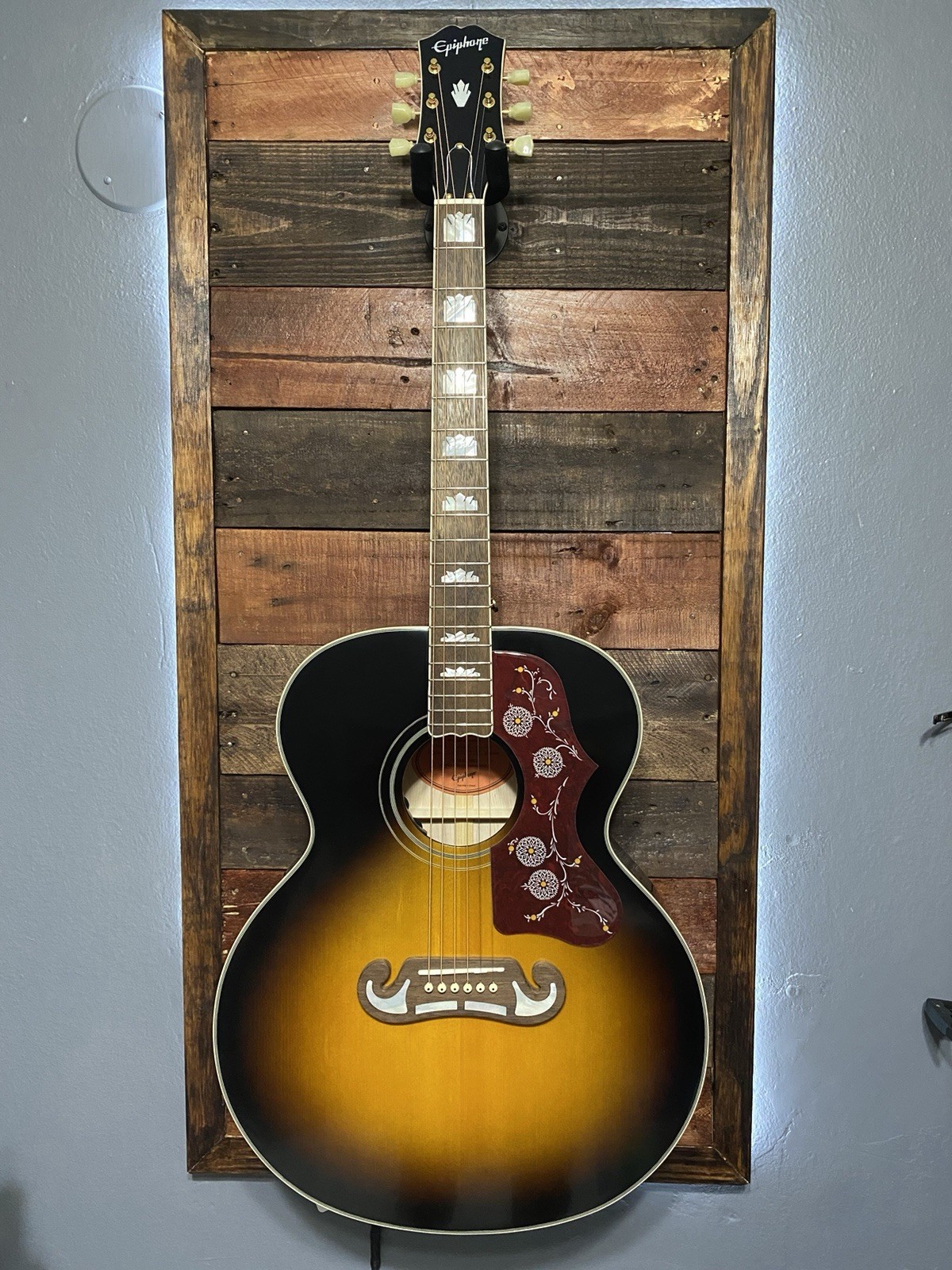 Epiphone Inspired by Gibson J-200 Epiphone Inspired by Gibson J-200