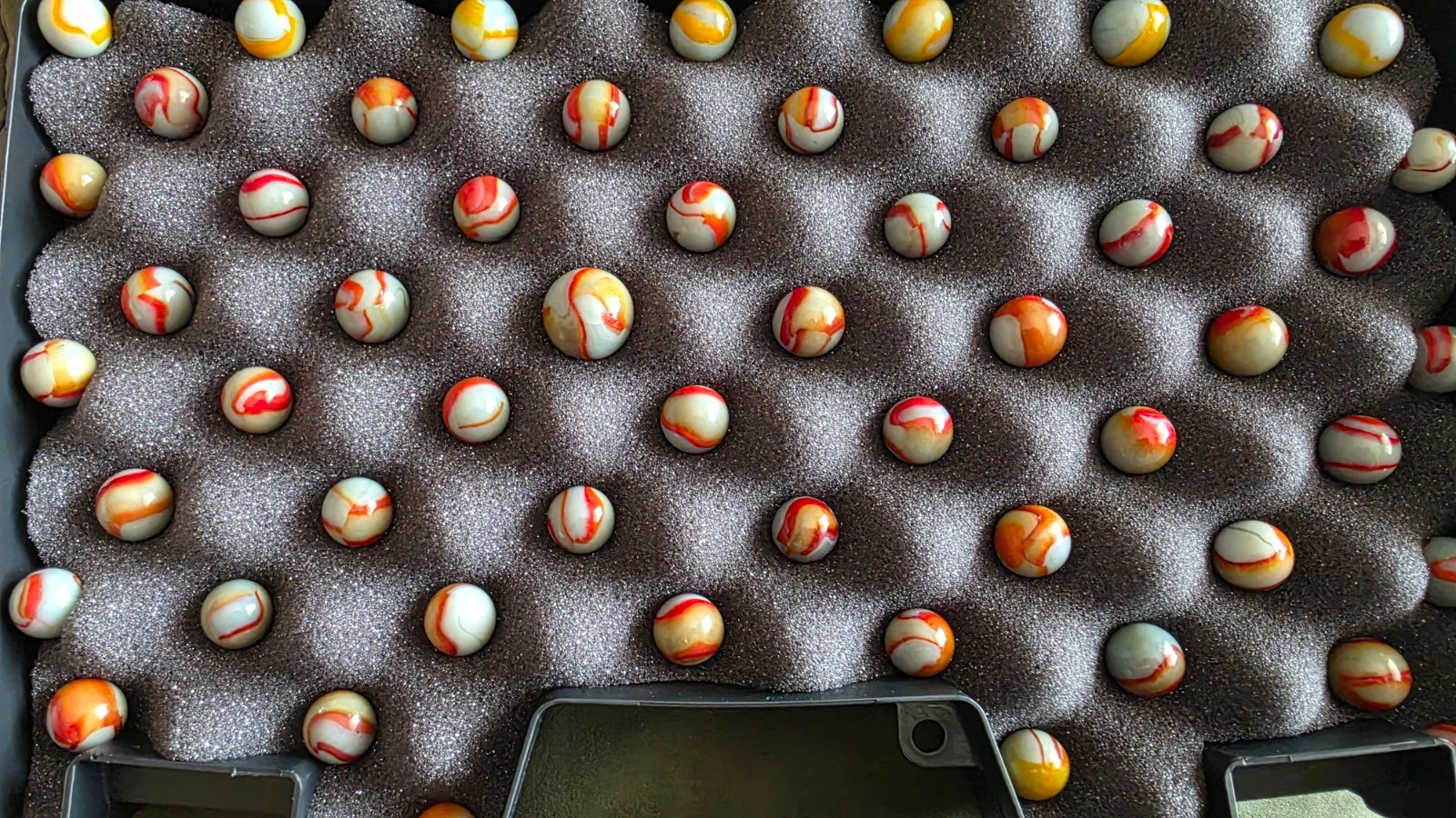 Vintage Peltier Marbles Lot Most UV Gray Base w/Red, Yellow Few non-UV 