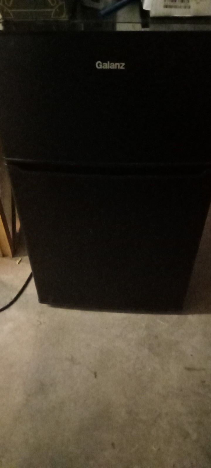 Galanz GL31BK 3.1cu.ft Top Mount Refrigerator - Black. B Galanz GL31BK 3.1cu.ft Top Mount Refrigerator - Black. B