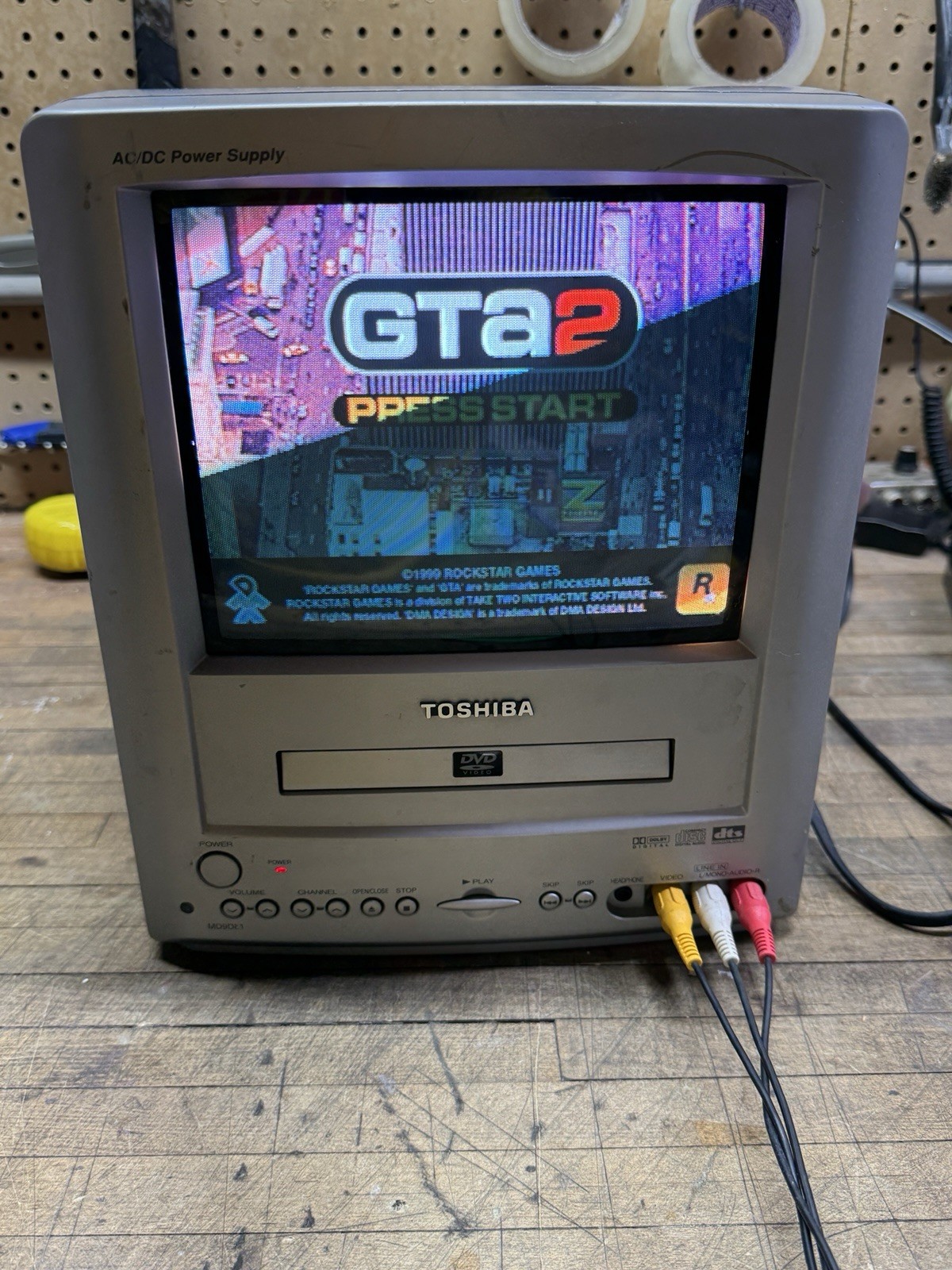 RARE Nintendo Toshiba MD9DL1 9” CRT TV DVD Combo Retail Display? READ