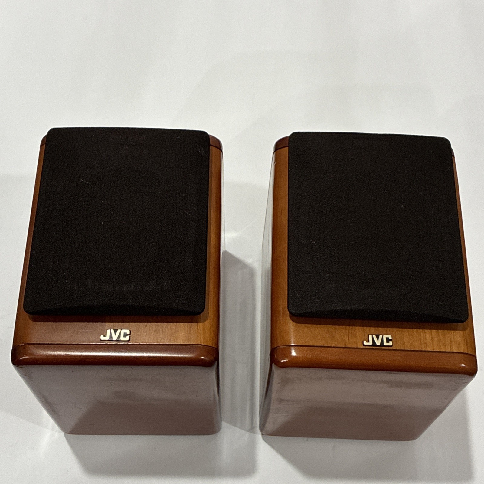 JVC SP-UX7000 Pair Bookshelf Speakers Cherry Wood 20Watt 4 Ohm Vintage