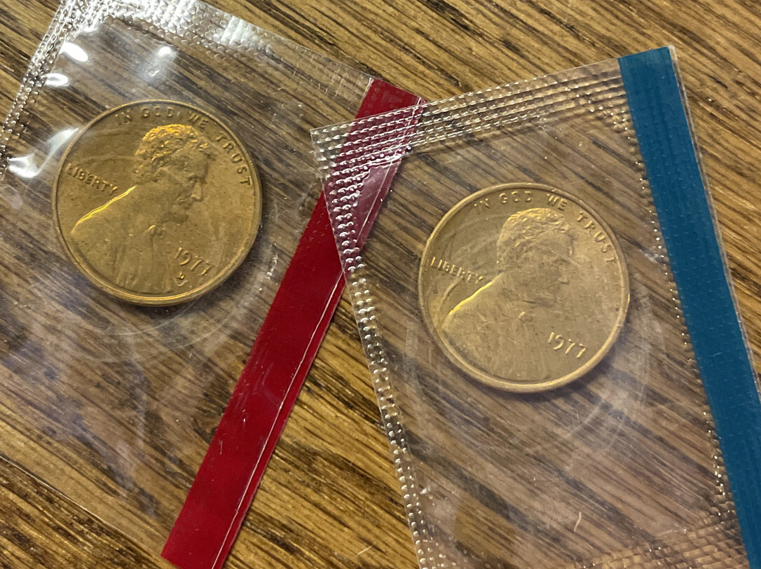 1977 P&D LINCOLN MEMORIAL CENTS from MINT SET in MINT CELLO with 