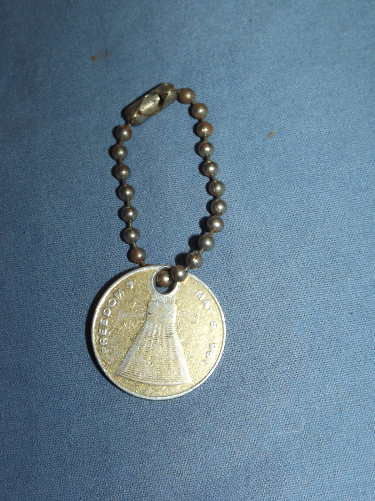 VINTAGE 1961 NASA SPACE SHIP FREEDOM 7 AMVETS PLEDGE OF ALLEGIANCE KEY CHAIN VINTAGE 1961 NASA SPACE SHIP FREEDOM 7 AMVETS PLEDGE OF ALLEGIANCE KEY CHAIN
