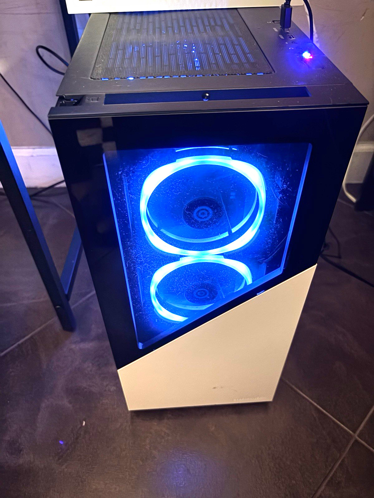 Gaming PC Ryzen 7 5700 + Razer Mouse NEED GONE ASAP 