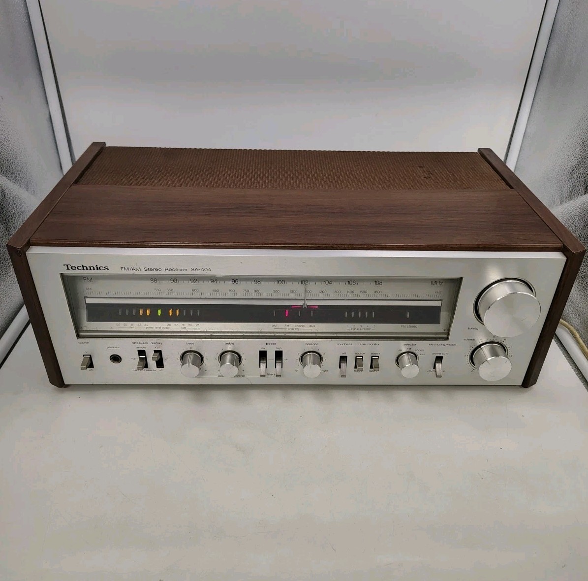 Vintage TECHNICS SA-404 AM/FM Stereo Receiver With Phono Works Great Vintage TECHNICS SA-404 AM/FM Stereo Receiver With Phono Works Great