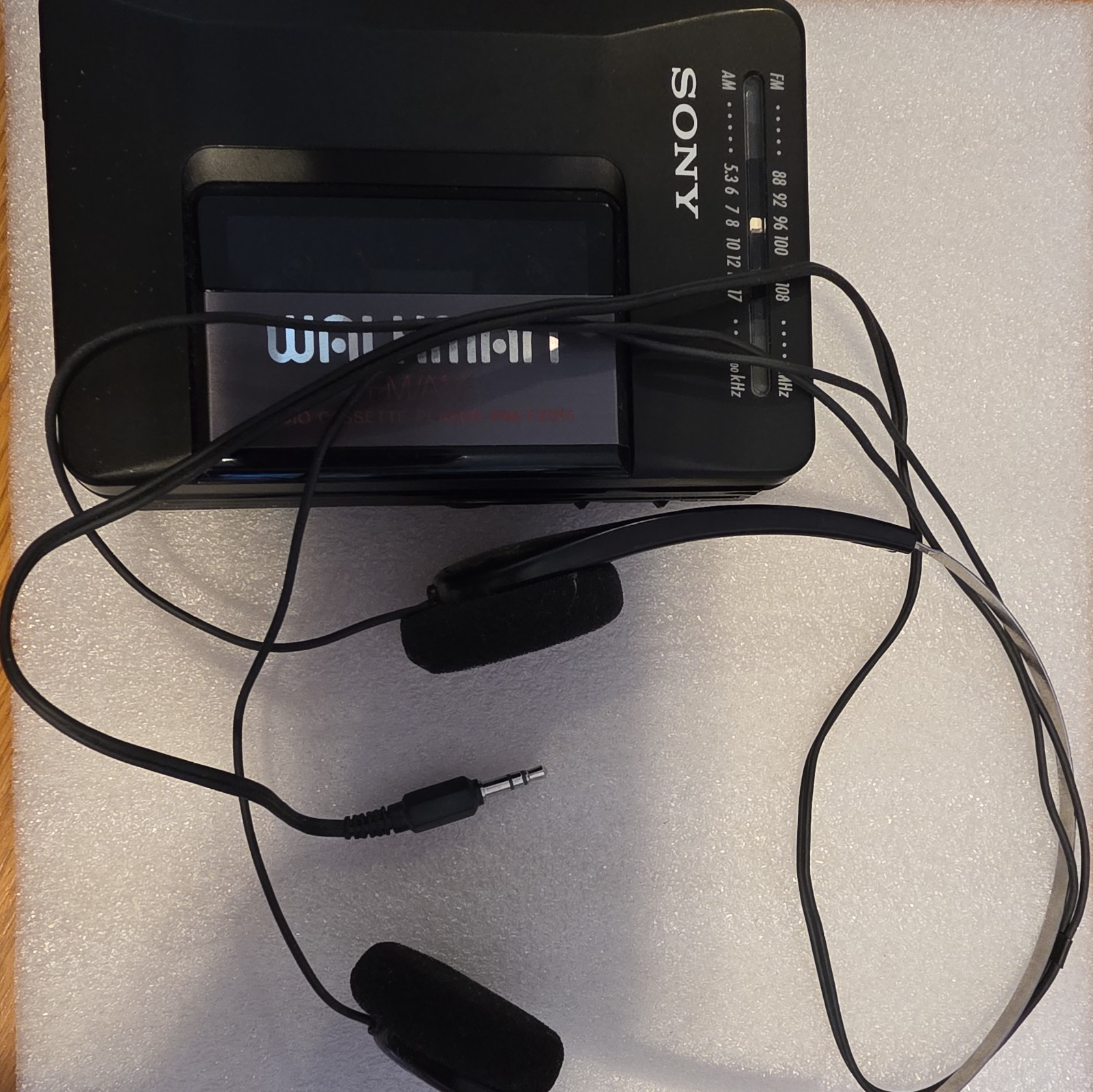 SONY WALKMAN WM-F2015 FM/AM RADIO CASSETTE PLAYER W/HEADSET AS IS RADIO WORKS