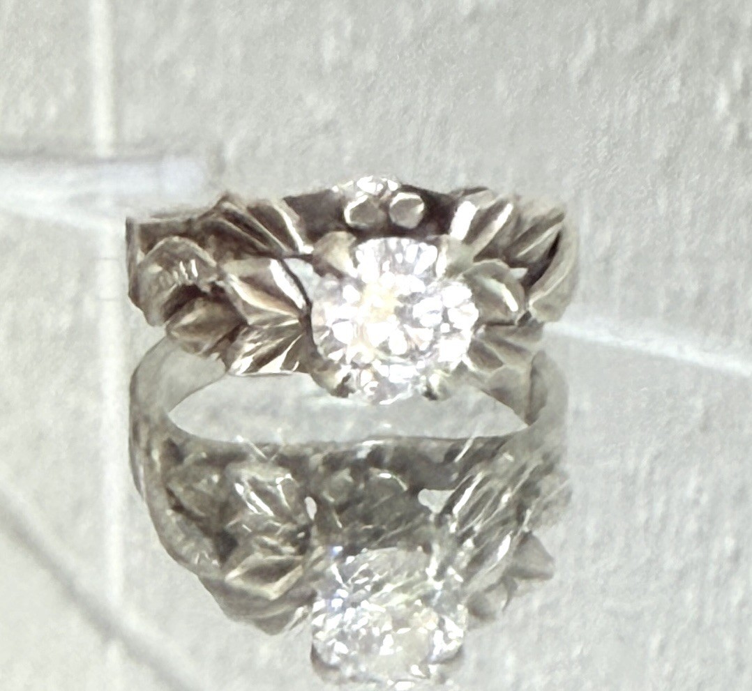 Mid Century Vintage Artisan Silver Carved Leaf Ring Sz. 4.5 Cubic Zirconia