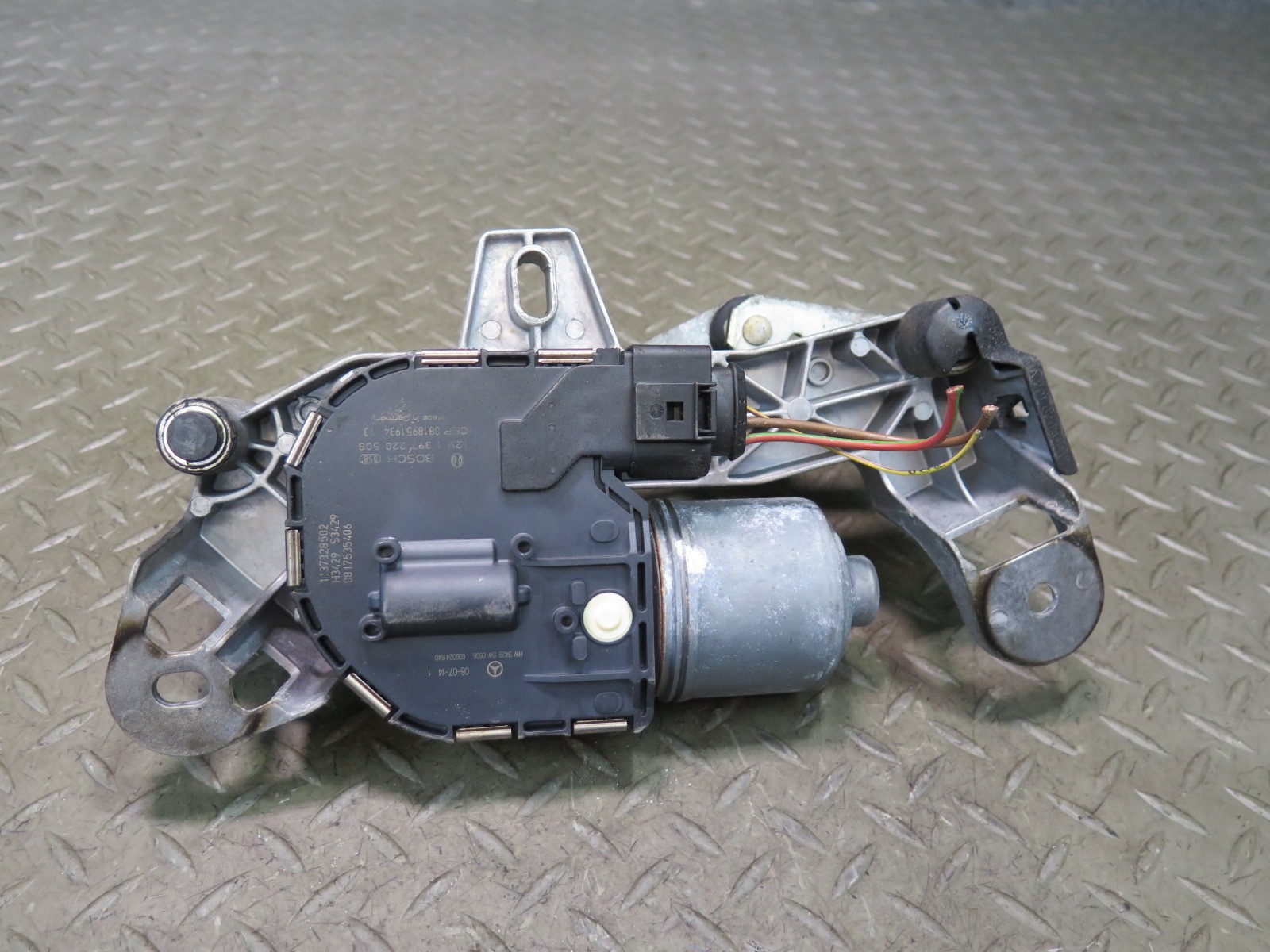 07-13 MERCEDES W221 S-CLASS FRONT WINDSHIELD RIGHT WIPER LINKAGE W MOTOR OEM