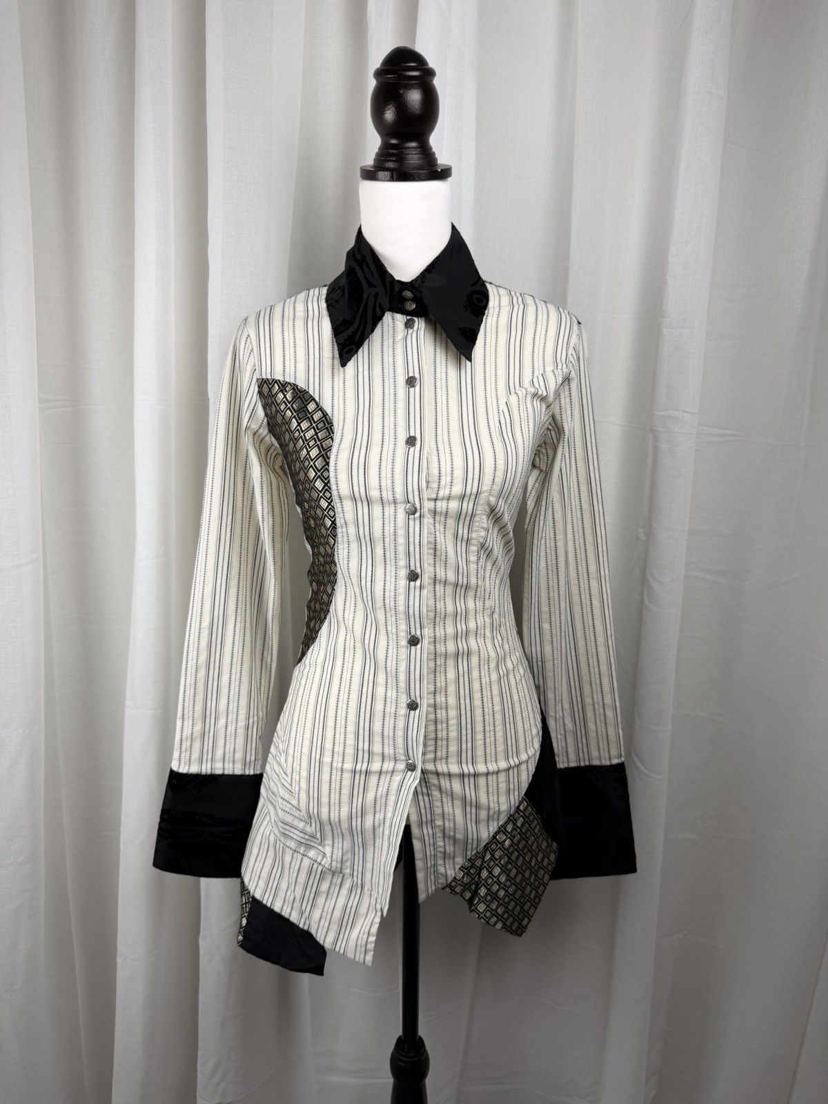 *Save The Queen* Vintage Y2K Black White Pinstripe Flared Sleeve Shirt *Save The Queen* Vintage Y2K Black White Pinstripe Flared Sleeve Shirt
