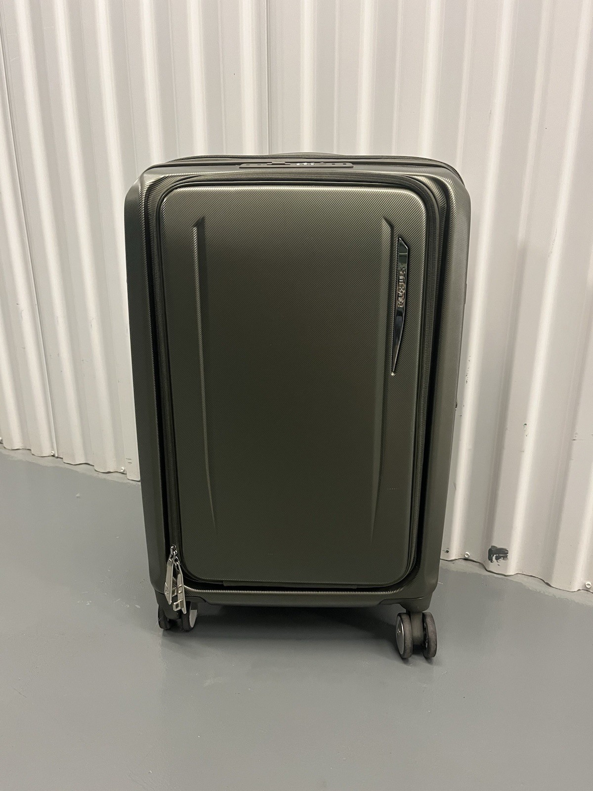 Samsonite 22” Just Right Expandable Carry On Spinner Green Samsonite 22” Just Right Expandable Carry On Spinner Green