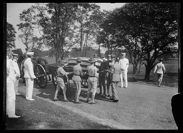 Photo:Cemetery Funeral Procession 1921-1923 Horse Drawn Caisson Soldiers