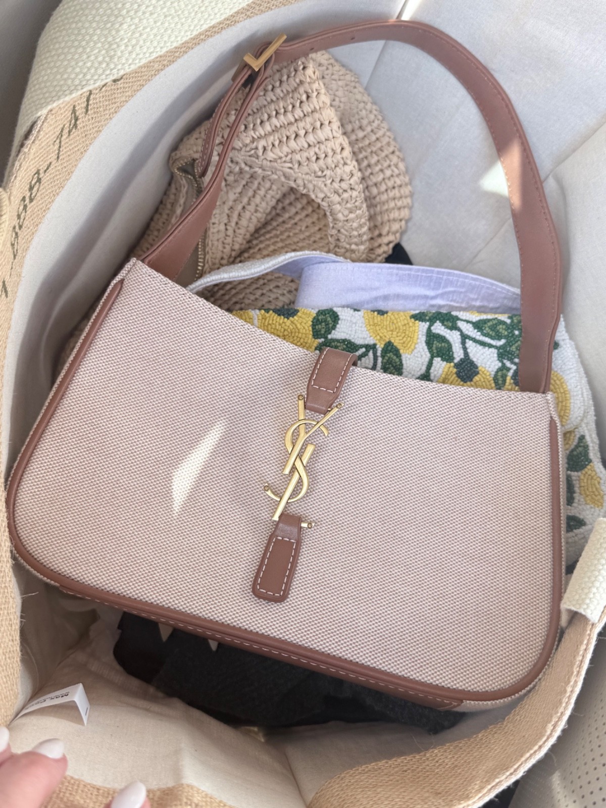 Saint Laurent Le 5 À 7 Hobo Bag Blanc Vintage Leather