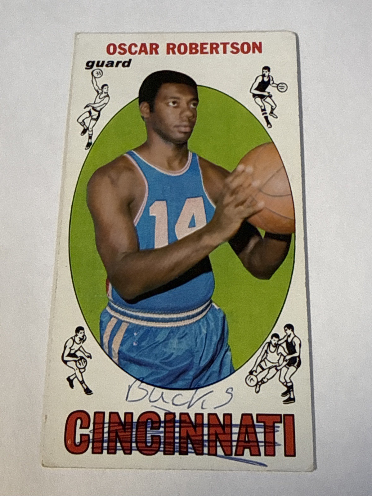 1969-70 TOPPS BASKETBALL OSCAR ROBERTSON #50 ROYALS EX/EX+ *A37490