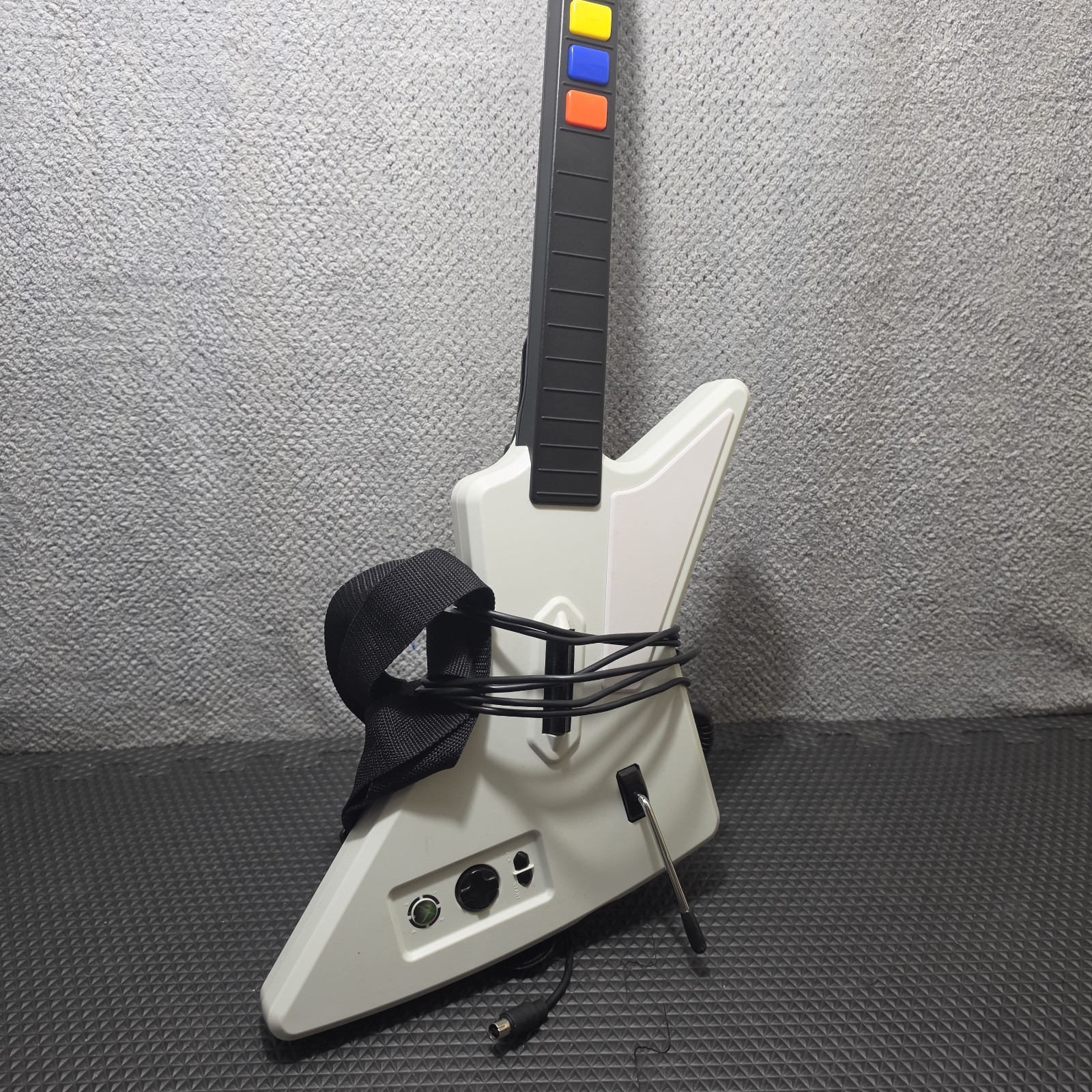 Xbox 360 Guitar Hero Xplorer Wired Controller RedOctane 95065 Tested Working Xbox 360 Guitar Hero Xplorer Wired Controller RedOctane 95065 Tested Working