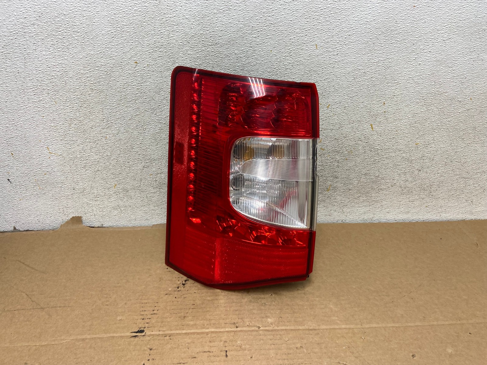 2011-2016 Chrysler Town and Country Left Driver Side Tail Light OEM AH7806 LK