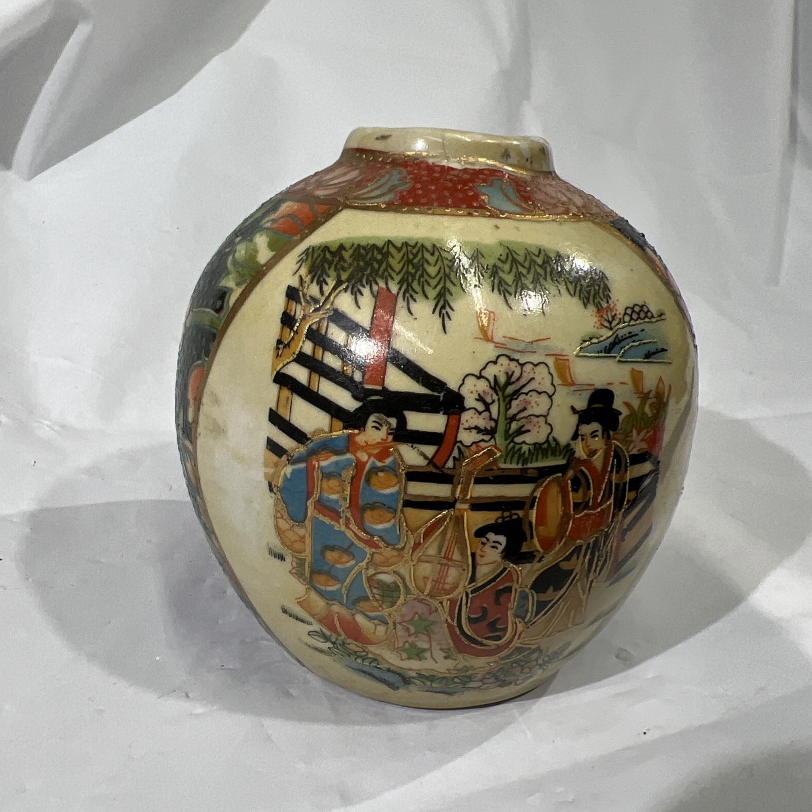 Antique Japanese Satsuma Gold Gilt Ginger Jar Antique Japanese Satsuma Gold Gilt Ginger Jar