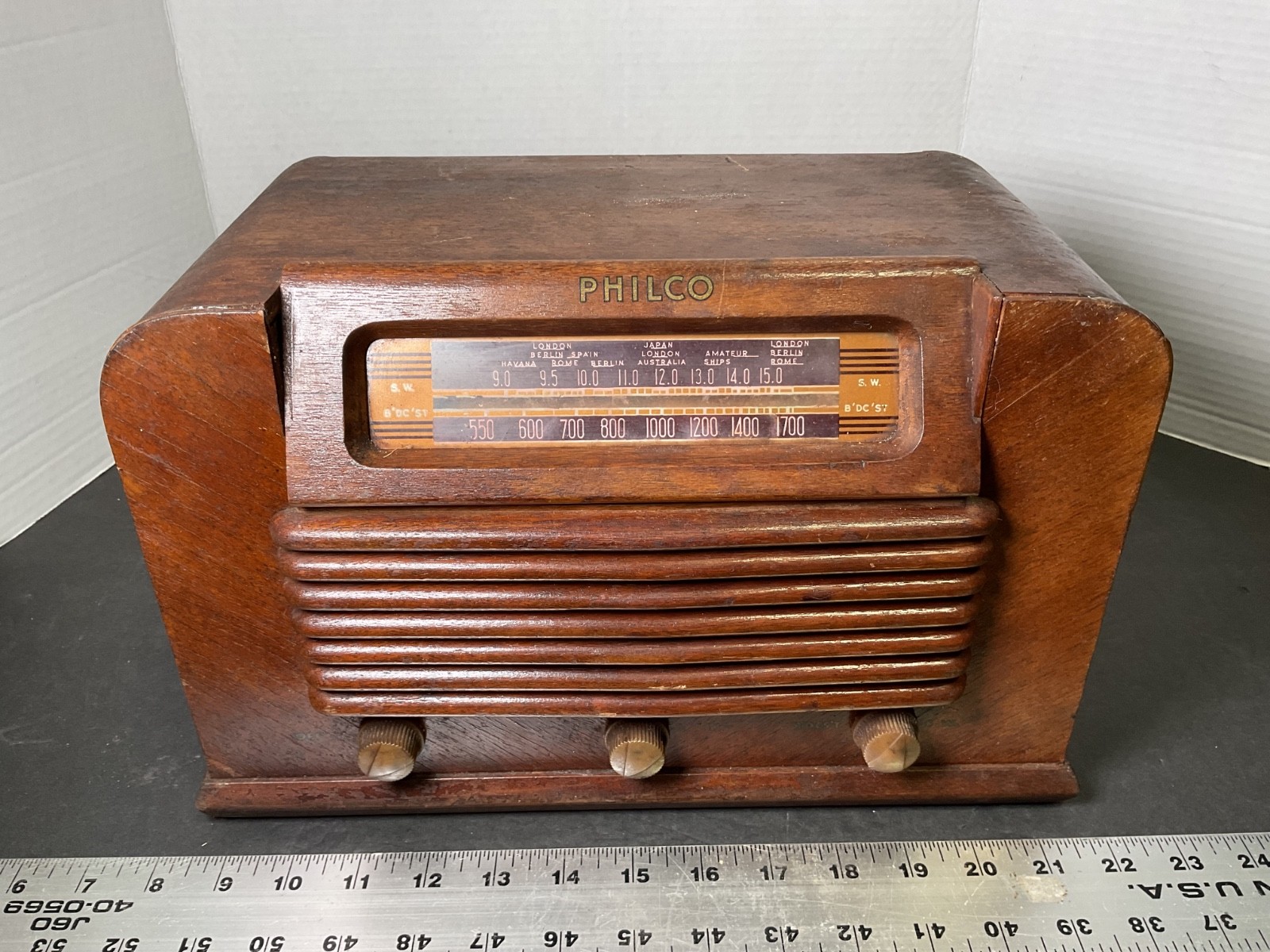Vintage Philco 1942 Wood Table Top Model 42-322 Tube AM - SW Radio 