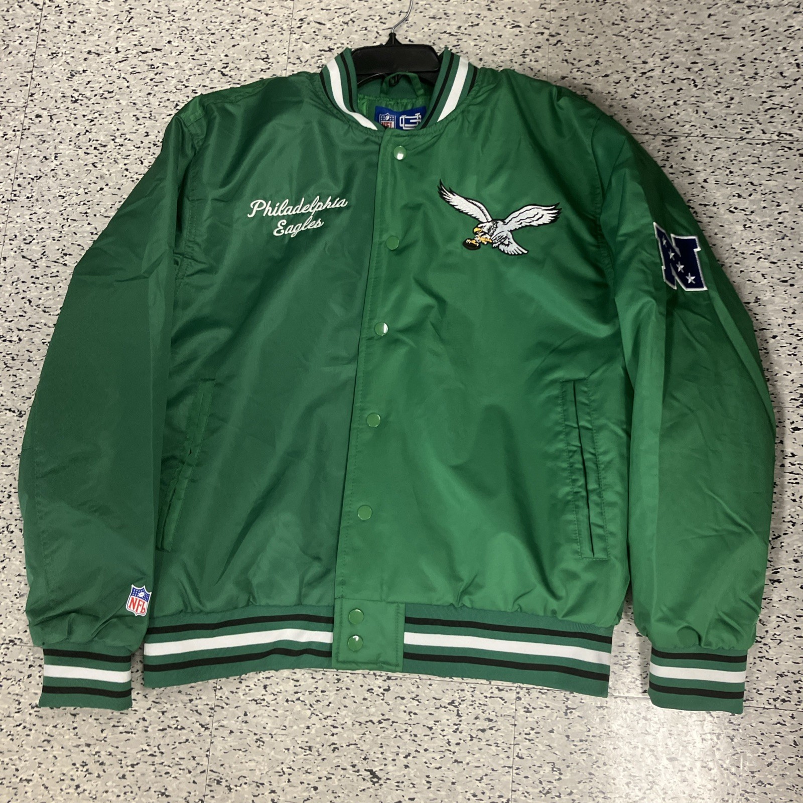 NWT Men’s NFL Philadelphia Eagles Kelly Green Satin Jacket MRSP $135 Size L NWT Men’s NFL Philadelphia Eagles Kelly Green Satin Jacket MRSP $135 Size L