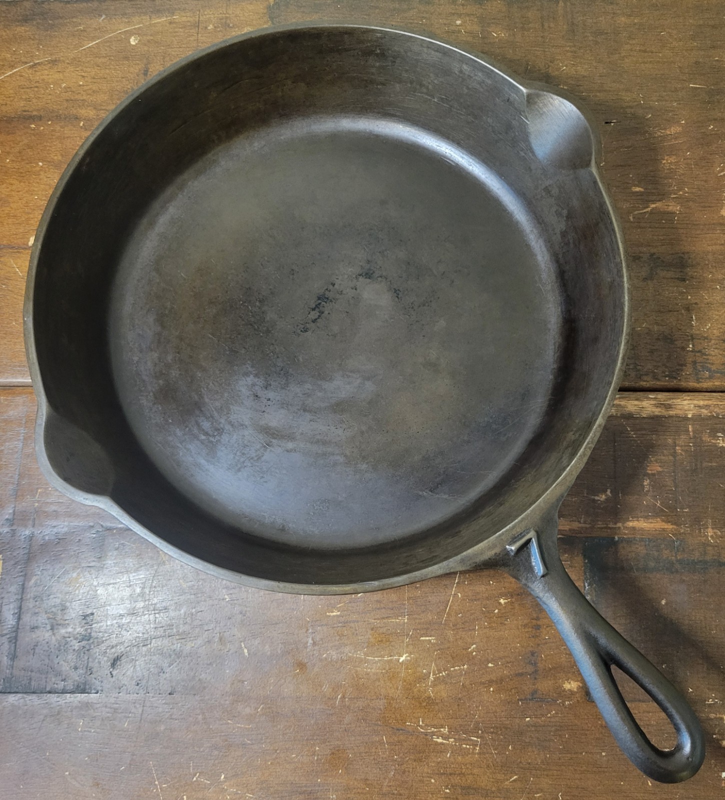 Lodge No Notch #7 Raised Number Cast Iron Skillet