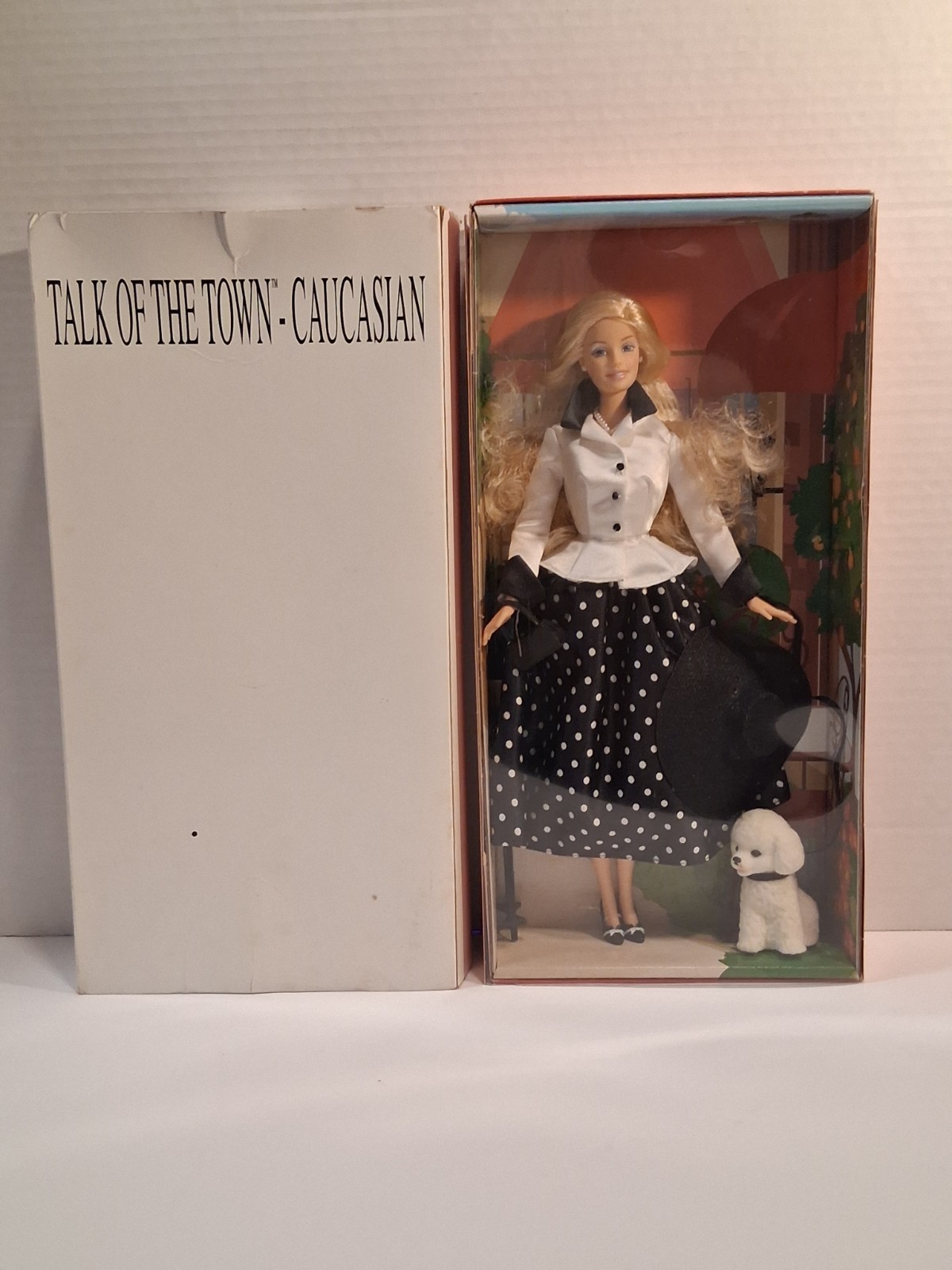 BARBIE - Talk of the Town Blonde Caucasian Doll Avon 2003 Mattel B6376 White Dog BARBIE - Talk of the Town Blonde Caucasian Doll Avon 2003 Mattel B6376 White Dog