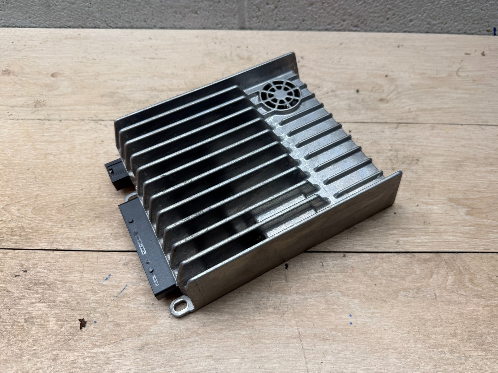 08-17 Mercedes W204 C250 E63 AMG Amplifier Amp Harman Becker 2129005213 OEM 08-17 Mercedes W204 C250 E63 AMG Amplifier Amp Harman Becker 2129005213 OEM
