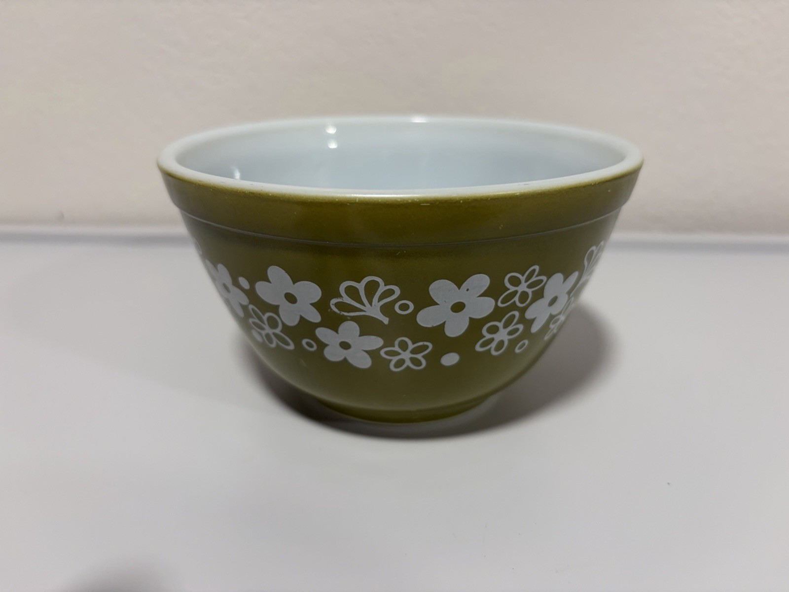Vintage Pyrex #401 Spring Blossom Green Crazy Daisy 1.5pt Nesting Mixing Bowl Vintage Pyrex #401 Spring Blossom Green Crazy Daisy 1.5pt Nesting Mixing Bowl