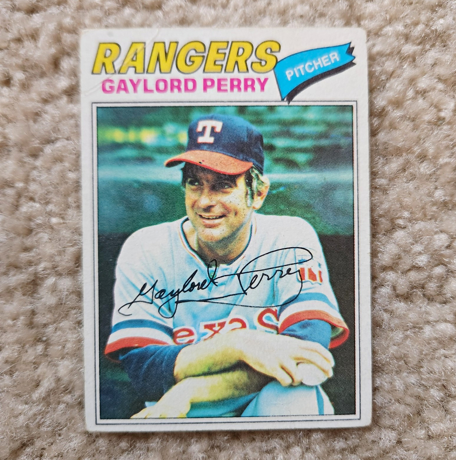 Topps 1977 Gaylord Perry Texas Rangers Autographed Baseball Card #152 Topps 1977 Gaylord Perry Texas Rangers Autographed Baseball Card #152