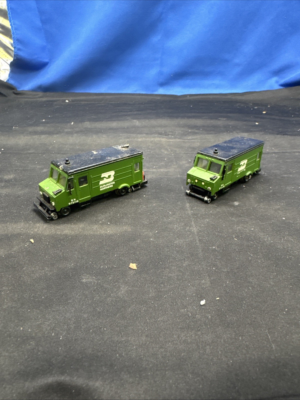 Two HO Bachmann Trackster Hy-Rail vehicle BN Burlington Northern Van Not Tested Two HO Bachmann Trackster Hy-Rail vehicle BN Burlington Northern Van Not Tested
