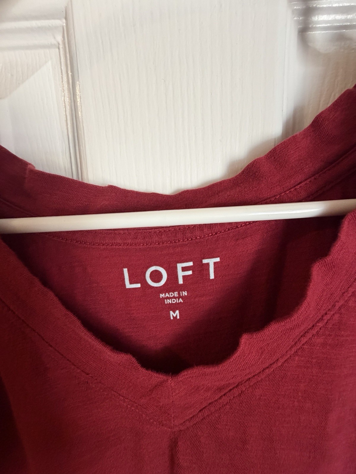 LOFT Women’s Red Solid V-Neck Short Sleeve Basic T-Shirt, Size M Regular